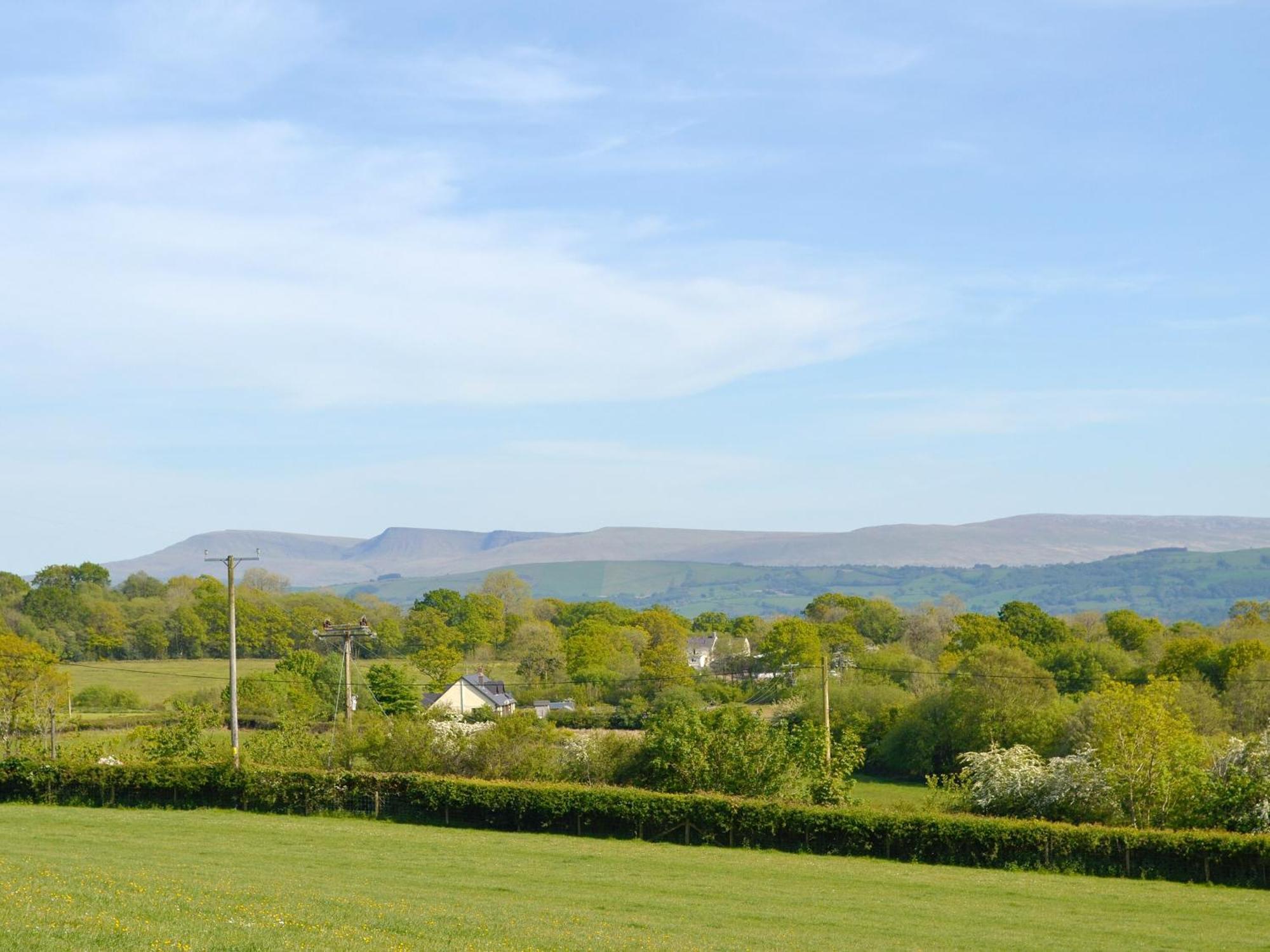 Llanwrda Maes Y Bryn Farmhouse מראה חיצוני תמונה